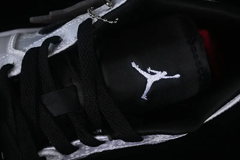 All categories Air Jordan Jordan series basketball shoes Air Jordan 1 Low Z version CLOT x Air Jordan 1 Low "Fearles" AJ1 Joe 1 white silk low-top cultural casual sneakers CU2804-100